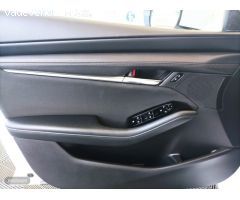 Mazda Mazda3 2.0 EVOLUTION 5P de 2021 con 36.966 Km por 22.500 EUR. en Pontevedra