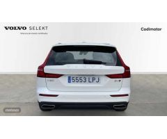 Volvo V 60 V60 Cross Country, B4 AWD mild hybrid de 2021 con 84.808 Km por 31.990 EUR. en Sevilla