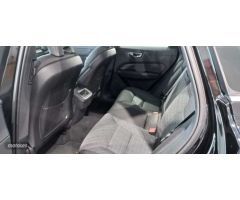 Volvo XC 60 XC60 Core, B4 Mild Hybrid, Diesel de 2024 con 30.233 Km por 39.990 EUR. en Sevilla