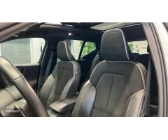 Volvo XC40 2.0 D3 R-DESIGN AUTO 150 CV de 2019 con 104.700 Km por 29.900 EUR. en A Coruna