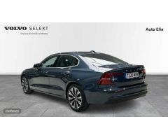 Volvo S60 S60 Core, B4 Mild Hybrid, Gasolina de 2024 con 15 Km por 44.900 EUR. en Madrid