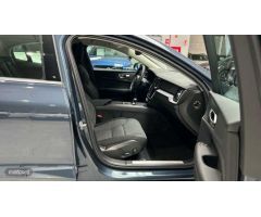 Volvo S60 S60 Core, B4 Mild Hybrid, Gasolina de 2024 con 15 Km por 44.900 EUR. en Madrid