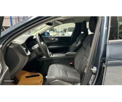 Volvo S60 S60 Core, B4 Mild Hybrid, Gasolina de 2024 con 15 Km por 44.900 EUR. en Madrid