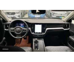Volvo S60 S60 Core, B4 Mild Hybrid, Gasolina de 2024 con 15 Km por 44.900 EUR. en Madrid