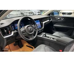 Volvo S60 S60 Core, B4 Mild Hybrid, Gasolina de 2024 con 15 Km por 44.900 EUR. en Madrid
