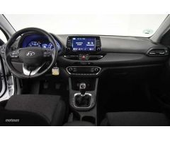 Hyundai i30 1.5 DPI Klass SLX 110 de 2024 con 11.490 Km por 20.990 EUR. en A Coruna
