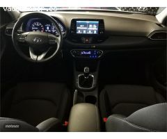 Hyundai i30 1.0 TGDI Klass Fastback de 2021 con 42.270 Km por 17.490 EUR. en Jaen