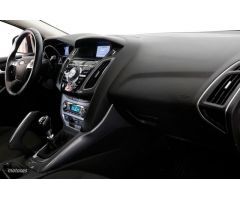 Ford Focus 1.6 TDCi 115cv Titanium 5p # BLUETOOTH, PARKTRONIC de 2011 con 162.000 Km por 7.450 EUR.