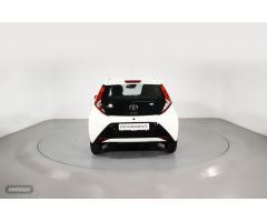 Toyota Aygo 70 MANUAL 5P X-PLAY de 2019 con 44.274 Km por 12.500 EUR. en Girona