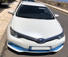 Toyota Auris 1.8 Hybrid Advance de 2015 con 108.000 Km por 12.500 EUR. en Tenerife