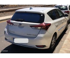 Toyota Auris 1.8 Hybrid Advance de 2015 con 108.000 Km por 12.500 EUR. en Tenerife