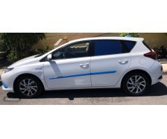 Toyota Auris 1.8 Hybrid Advance de 2015 con 108.000 Km por 12.500 EUR. en Tenerife