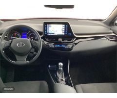 Toyota C-HR 1.8 125H Advance de 2018 con 105.978 Km por 20.490 EUR. en Huelva