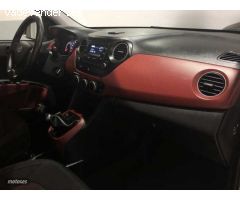 Hyundai i10 1.0 Tecno de 2018 con 2.879 Km por 13.900 EUR. en Badajoz