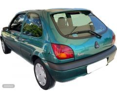 Ford Fiesta 1.3i Trend en automocionpere de 2001 con 120.000 Km por 2.500 EUR. en Tarragona
