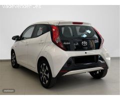 Toyota Aygo 1.0 70 x-play de 2021 con 40.158 Km por 12.990 EUR. en Huelva