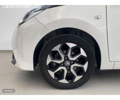 Toyota Aygo 1.0 70 x-play de 2021 con 40.158 Km por 12.990 EUR. en Huelva