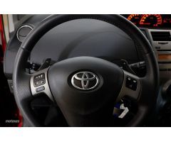 Toyota Yaris 1.3 VVTi Sol 100cv Auto 5P #  LEVAS EN VOLANTE de 2010 con 73.200 Km por 7.250 EUR. en