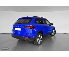 Skoda Karoq Nuevo KAROQ Ambition Plus 1.0 TSI 81kW (110CV) (NU73A513) de 2022 con 5.328 Km por 23.49