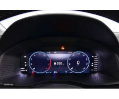 Skoda Karoq Nuevo KAROQ Ambition Plus 1.0 TSI 81kW (110CV) (NU73A513) de 2022 con 5.328 Km por 23.49