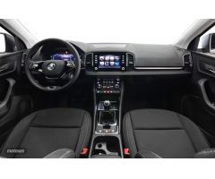 Skoda Karoq KAROQ Ambition Plus 1.0 TSI 81kW (110 CV) (NU73A511) de 2022 con 5.000 Km por 21.900 EUR