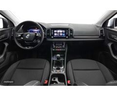 Skoda Karoq KAROQ Ambition Plus 1.0 TSI 81kW (110 CV) (NU73A511) de 2022 con 5.000 Km por 21.900 EUR