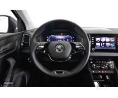 Skoda Karoq KAROQ Ambition Plus 1.0 TSI 81kW (110 CV) (NU73A511) de 2022 con 5.000 Km por 21.900 EUR