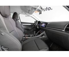 Skoda Karoq KAROQ Ambition Plus 1.0 TSI 81kW (110 CV) (NU73A511) de 2022 con 5.000 Km por 21.900 EUR