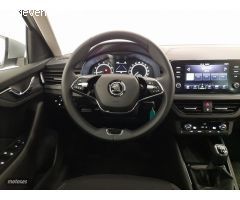 Skoda Kamiq KAMIQ Ambition Plus 1.0 TSI 81kW (110CV) (NW43J511) de 2022 con 4.000 Km por 22.990 EUR.