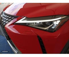 Lexus UX 2.0 250h Business de 2019 con 67.312 Km por 29.900 EUR. en Pontevedra