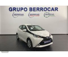 Toyota Aygo 1.0 70 x-play 53 kW (72 CV) de 2018 con 37.869 Km por 10.950 EUR. en Sevilla