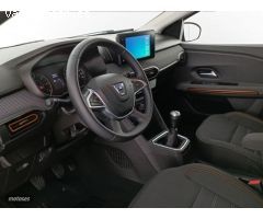 Dacia Sandero Stepway Comfort TCe 67kW (90CV) de 2022 con 18.000 Km por 17.000 EUR. en Cadiz