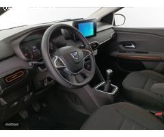 Dacia Sandero Stepway Comfort TCe 67kW (90CV) de 2022 con 18.000 Km por 17.000 EUR. en Cadiz