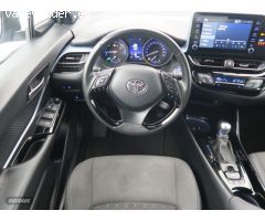 Toyota C-HR Berlina 1.8 VVT-I HYBRID ADVANCE AUTO 122 5P de 2022 con 17.405 Km por 27.040 EUR. en Ba
