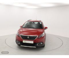 Peugeot 2008 ALLURE 1.2 PURETECH 110 CV 5P de 2018 con 69.338 Km por 14.900 EUR. en Barcelona