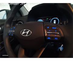 Hyundai Kona 1.6 GDI HEV Maxx DCT de 2021 con 7.780 Km por 23.490 EUR. en Jaen