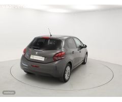 Peugeot 208 SIGNATURE 1.2 PURETECH 82CV 5P MAN de 2019 con 41.852 Km por 11.900 EUR. en Barcelona