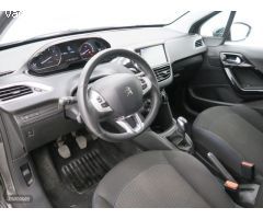 Peugeot 208 SIGNATURE 1.2 PURETECH 82CV 5P MAN de 2019 con 41.852 Km por 11.900 EUR. en Barcelona