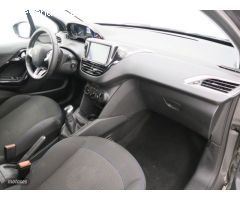 Peugeot 208 SIGNATURE 1.2 PURETECH 82CV 5P MAN de 2019 con 41.852 Km por 11.900 EUR. en Barcelona