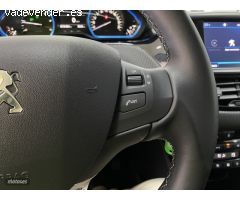 Peugeot 2008 Allure 1.5 BlueHDI 120 S&S EAT6 de 2019 con 13.000 Km por 18.900 EUR. en Malaga