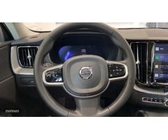 Volvo XC 60 2.0 D B4 PLUS BRIGHT AUTO 4WD 197 5P de 2023 con 2.900 Km por 53.000 EUR. en Cadiz