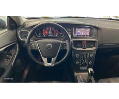Volvo V 40 2.0 D2 MOMENTUM 120 5P de 2018 con 139.291 Km por 18.000 EUR. en A Coruna