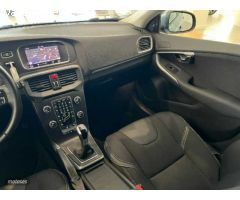 Volvo V 40 2.0 D2 MOMENTUM 120 5P de 2018 con 139.291 Km por 18.000 EUR. en A Coruna
