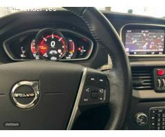 Volvo V 40 2.0 D2 MOMENTUM 120 5P de 2018 con 139.291 Km por 18.000 EUR. en A Coruna