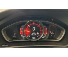 Volvo V 40 2.0 D2 MOMENTUM 120 5P de 2018 con 139.291 Km por 18.000 EUR. en A Coruna