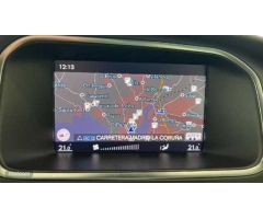 Volvo V 40 2.0 D2 MOMENTUM 120 5P de 2018 con 139.291 Km por 18.000 EUR. en A Coruna