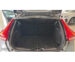Volvo V 40 2.0 D2 MOMENTUM 120 5P de 2018 con 139.291 Km por 18.000 EUR. en A Coruna