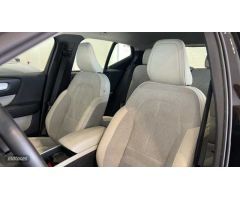 Volvo XC40 1.5 T3 MOMENTUM 156 5P de 2018 con 113.609 Km por 23.800 EUR. en A Coruna