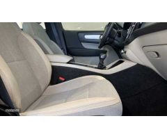 Volvo XC40 1.5 T3 MOMENTUM 156 5P de 2018 con 113.609 Km por 23.800 EUR. en A Coruna