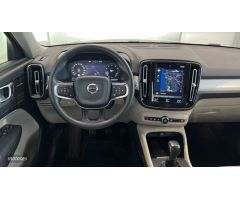Volvo XC40 1.5 T3 MOMENTUM 156 5P de 2018 con 113.609 Km por 23.800 EUR. en A Coruna